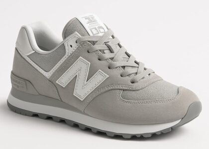 alt="New Balance 550 sneakers styled with streetwear outfit 2025"