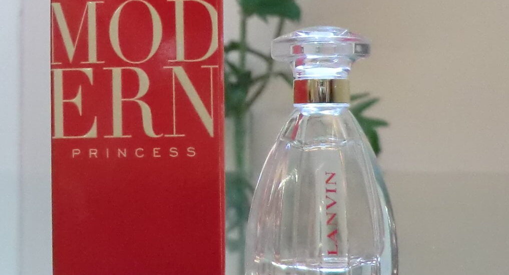 Lanvin Perfumes – Éclat d’Arpège bottle on luxury display